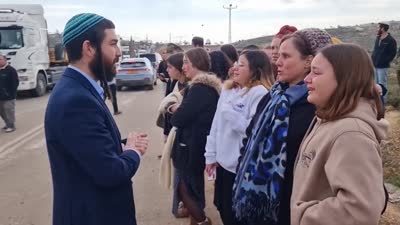 مستوطنون إسرائيليون مستاءون من استيلاء شباب التل على أراضي فلسطينية، فبراير 2023