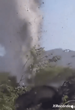 غازات وصخور وطمي تتدفق من بركان دوفان بإقليم العفر بإثيوبيا  يناير 2025