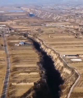 2023 فيديو يوضح حجم تشقق القشرة الأرضية في هاتاي بعد زلزال