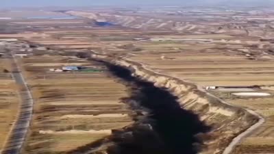 2023 فيديو يوضح حجم تشقق القشرة الأرضية في هاتاي بعد زلزال