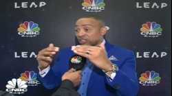 الرئيس التنفيذي لشركة نيوم التقنية الرقمية القابضة السعودية_ سنستثمر مليار دولار في الذكاء الاصطناعي_2