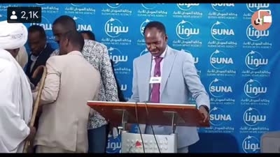 الصحفية صفاء الفحل تقذف التوم هجو بالحذاء، 5 أبريل 2022