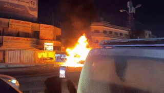 مسيرة تستهدف سيارة تحمل أعضاء من قوات الحشد الشعبي في غارة أمريكية على بغداد، 7 فبراير 2024