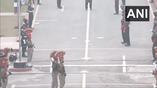 مراسم نوبة تراجع على حدود أاري-واجه، أمريتسار، بنجاب الهند، في يوم الجمهورية 2024