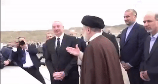 الرئيس الإيراني إبراهيم رئيسي يلتقي الرئيس الأذربيجاني على الحدود، 19 مايو 2024