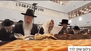 حاخامات يهود في إسرائيل يصلون من أجل الجيش الإسرائيلي في حربه على غزة، نوفمبر 2023