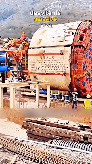 درع حفر الأنفاق جينغ هوا بقطر 16.7 متر