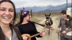 Kakheti - Trio Mandili Arabic Translation