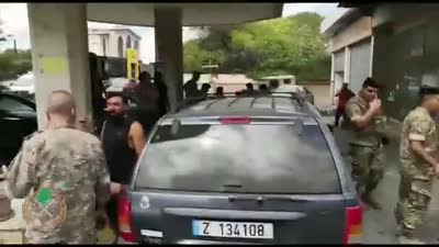 الجيش اللبناني يداهم محطات الوقود ويوزع البنزين على المواطنين مجانا، أغسطس 2021