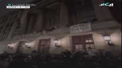 طلبة محتجون بجامعة كلومبيا يحتلون مبنى هامتلون ويرفعون عليه علم فلسطين