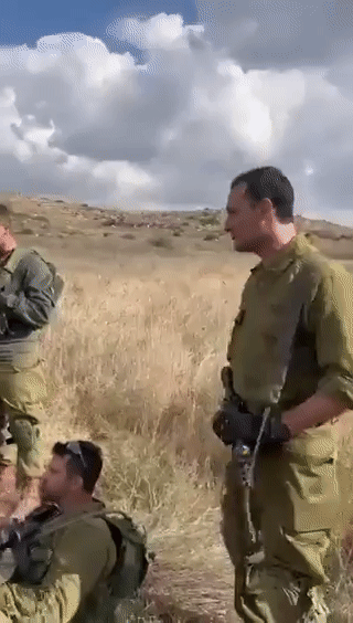 النشيد الوطني الفرنسي لا مارسييز يغنيه جنود فرنسيون يقاتلون في غزة، يناير 2024