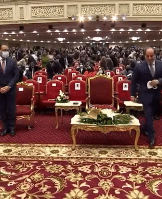 الرئيس السيسي يحيي وزيرة الطاقة الإسرائيلية كارن الحرار في مؤتمر إيجبس بالقاهرة، 15 فبراير 2022