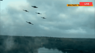 تدريب البحرية الأمريكية على استهداف سفينة سطحية باستخدام سرب مسيرات، ديسمبر 2021