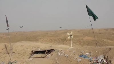 مروحيات أمريكية في طريقها للأراضي تحت سيطرة داعش في الحويجة، العراق، 28 أغسطس 2021