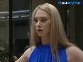 تدريب المذيعات الروس على الرقص