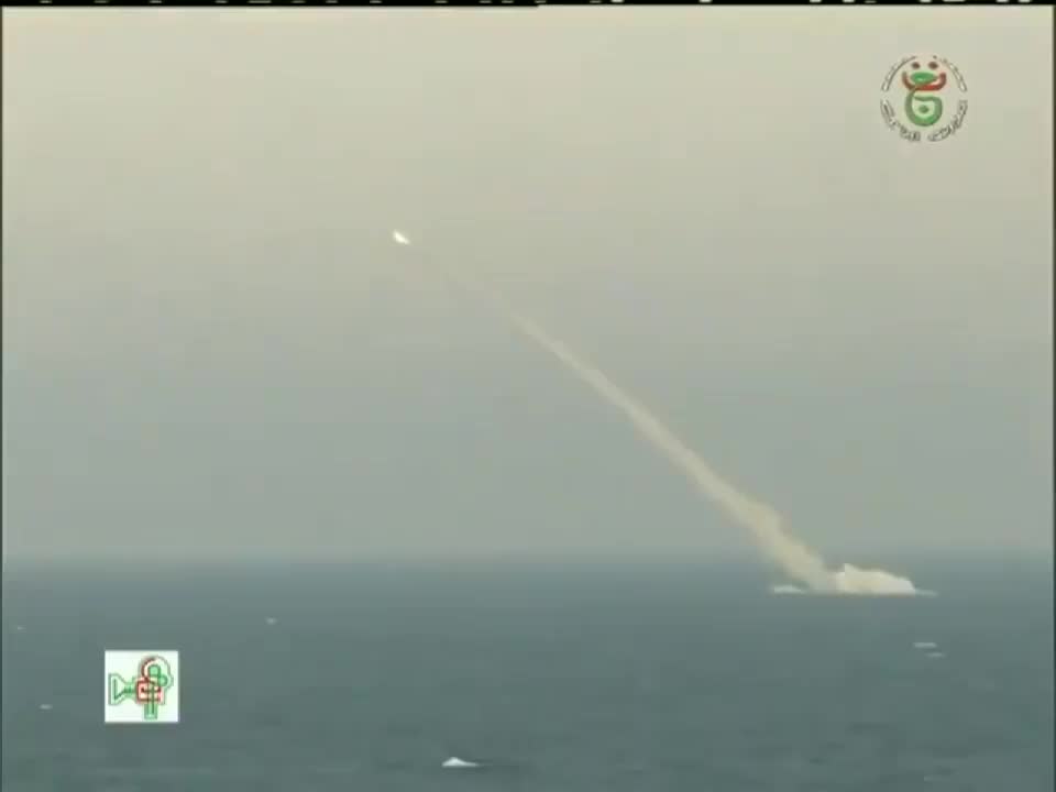 تدريب غواصتين جزائريتين على إطلاق الصواريخ قبل أسبوع من إعلان موعد الانتخابات الرئاسية