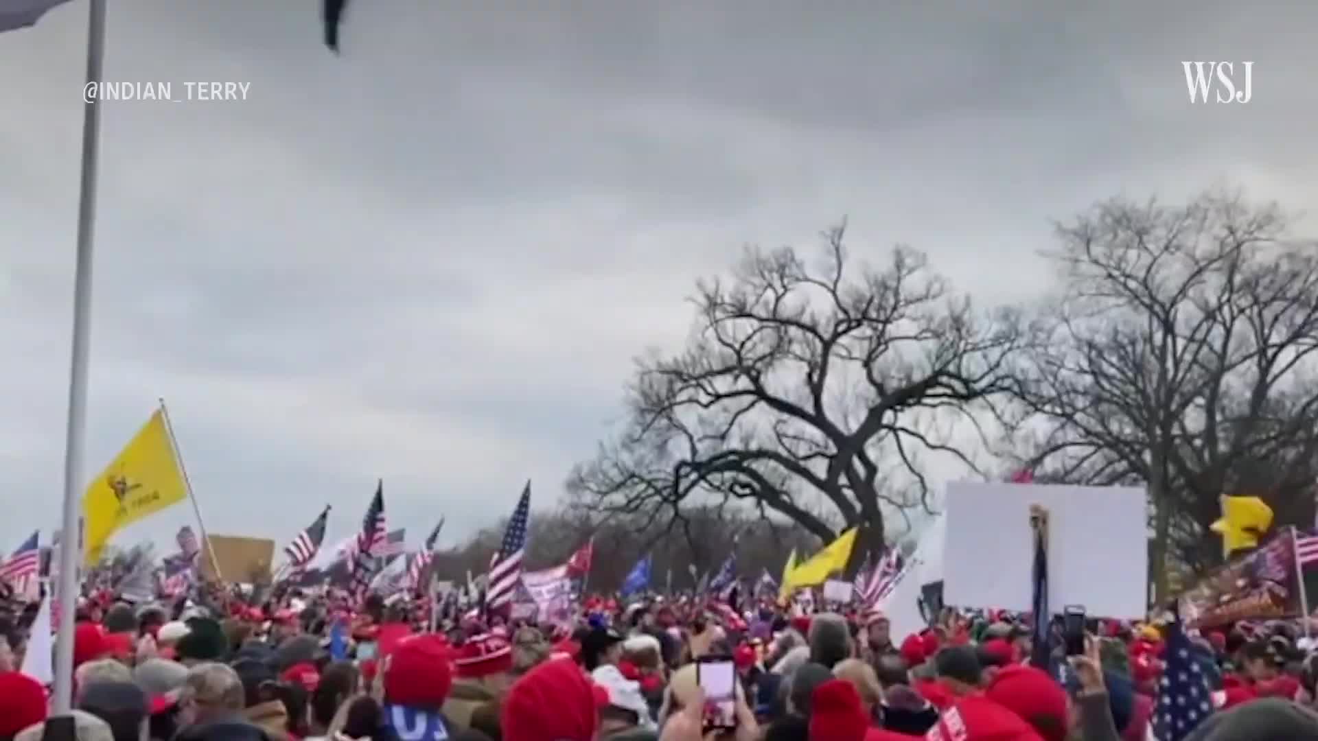 أنصار ترمب يقتحمون الكابيتول 6 يناير 2021 WSJ