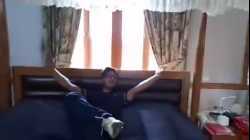 المحتجون داخل أحد قصورة الشيخة حصينة بعد هربها (5 أغسطس 2024)