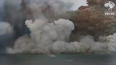 انفجار الذخيرة بالبارجة البريطانية  HMS Barham بعد استهدافها من قبل غواصة ألمانية مقابل سواحل مصر 1941