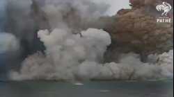 انفجار الذخيرة بالبارجة البريطانية  HMS Barham بعد استهدافها من قبل غواصة ألمانية مقابل سواحل مصر 1941