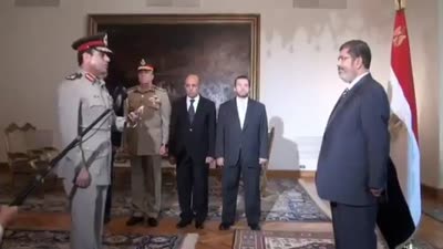 عبد الفتاح السيسي يؤدي اليمين الدستوري وزيرا للدفاع أمام الرئيس محمد مرسي (القاهرة 12-8-2012))