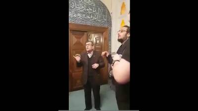 رجب أويار، مؤذن الجامع الأخضر ببورصة. اشتهر بأداء الآذان بخمس مقامات. توفى في 26 ديسمبر 2021